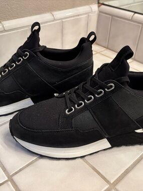 Men's Black Casual Lace-Up Sneakers with White Midsole